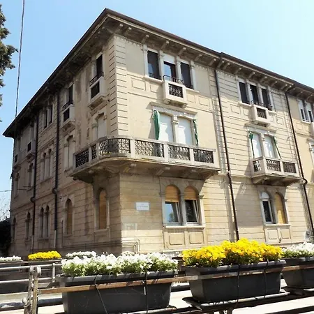 Palazzo Al Fiume גארדה